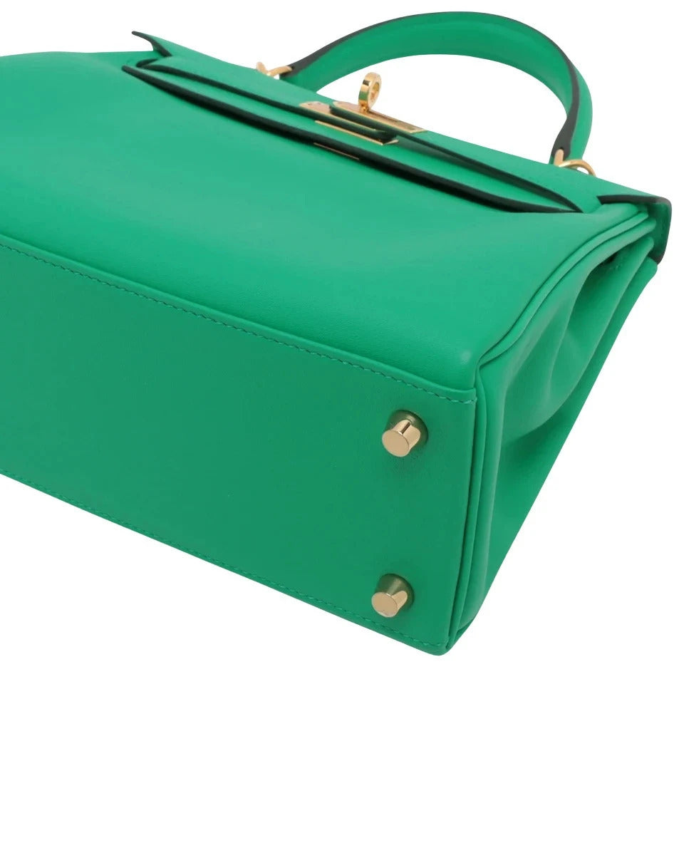 Pre-Loved Kelly Handbag Leather 25 with Gold Hardware, Vert Jade