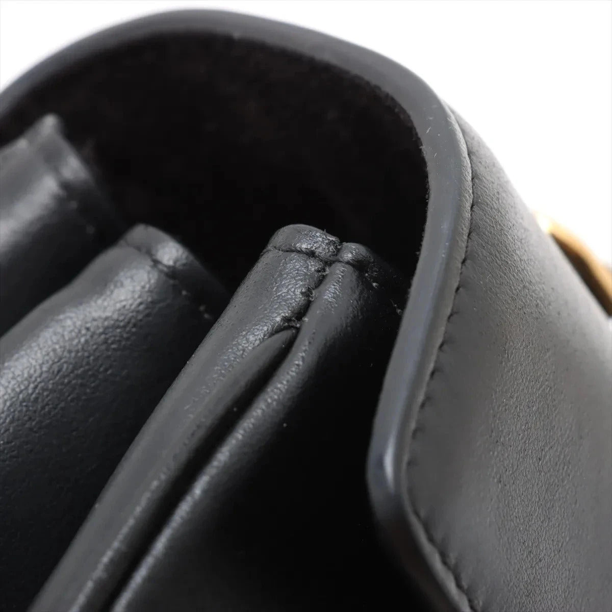 Pre-Loved 16 (Seize) Shoulder Bag Leather Medium with Gold Hardware, Black