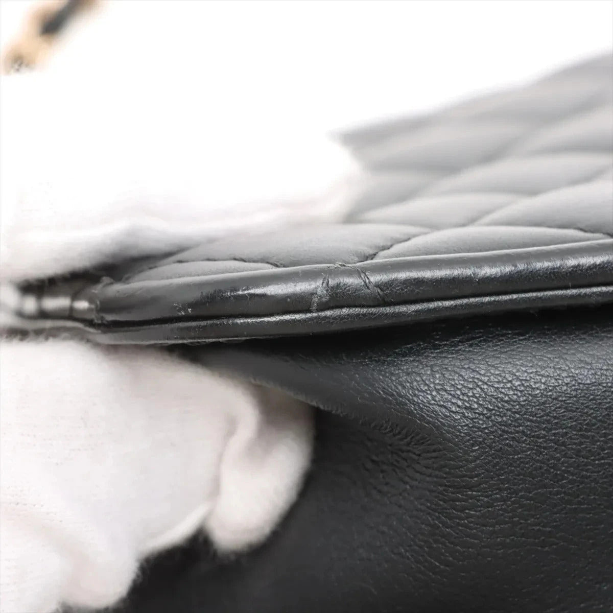 Pre-Loved CC Chain Logo Quilted Chain Bag Shoulder Bag Quilted Leather Small with Gold Hardware, Black