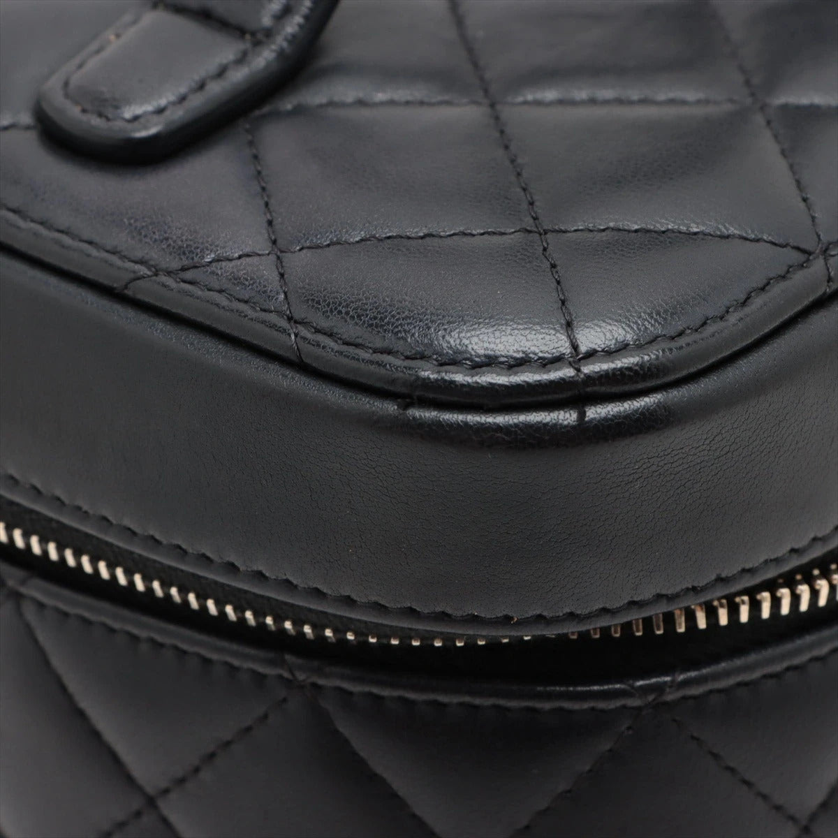 Pre-Loved Vanity Case Handbag Quilted Leather with Gold Hardware, Black