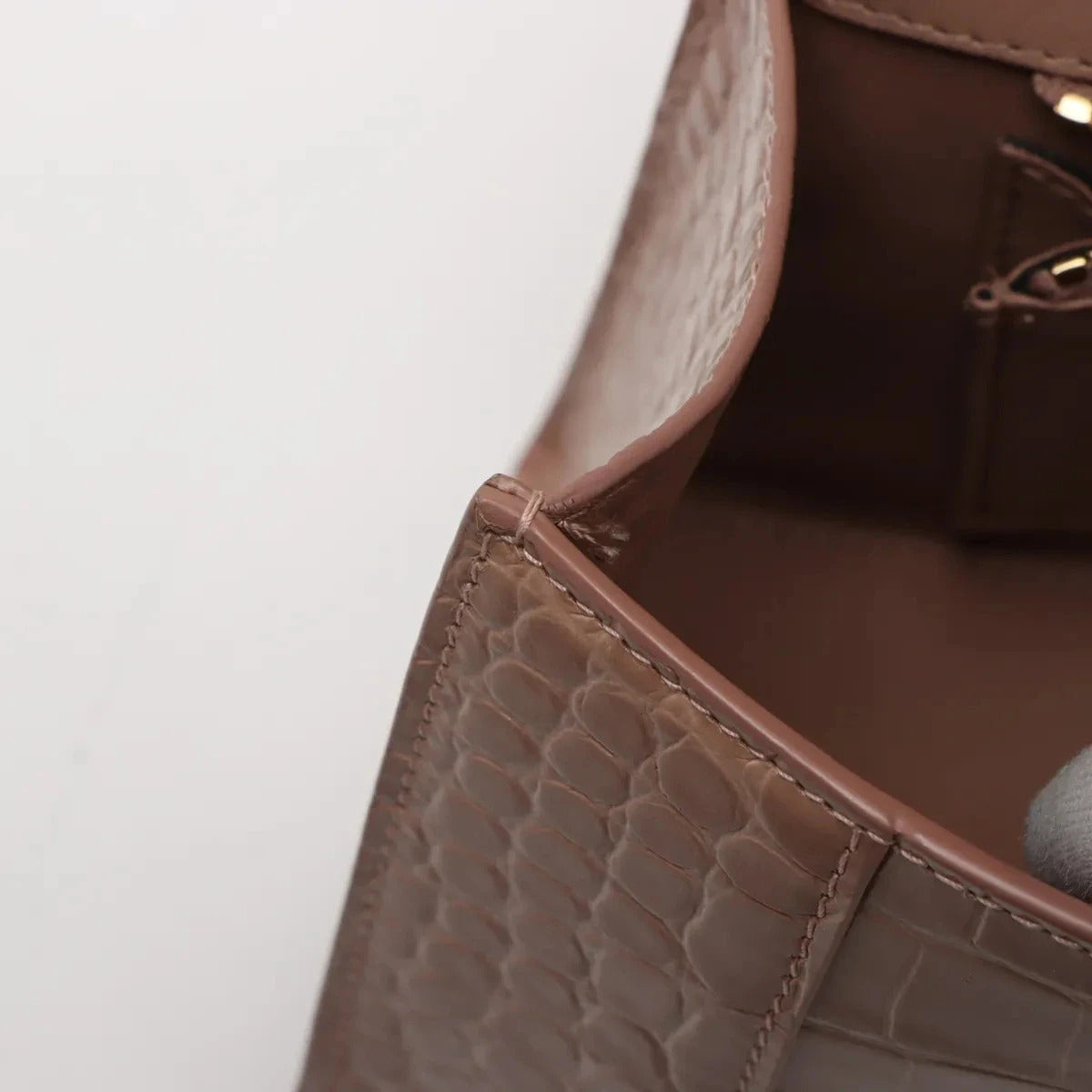 Pre-Loved Hourglass Handbag Crocodile Embossed Leather Small with Gold Hardware, Beige