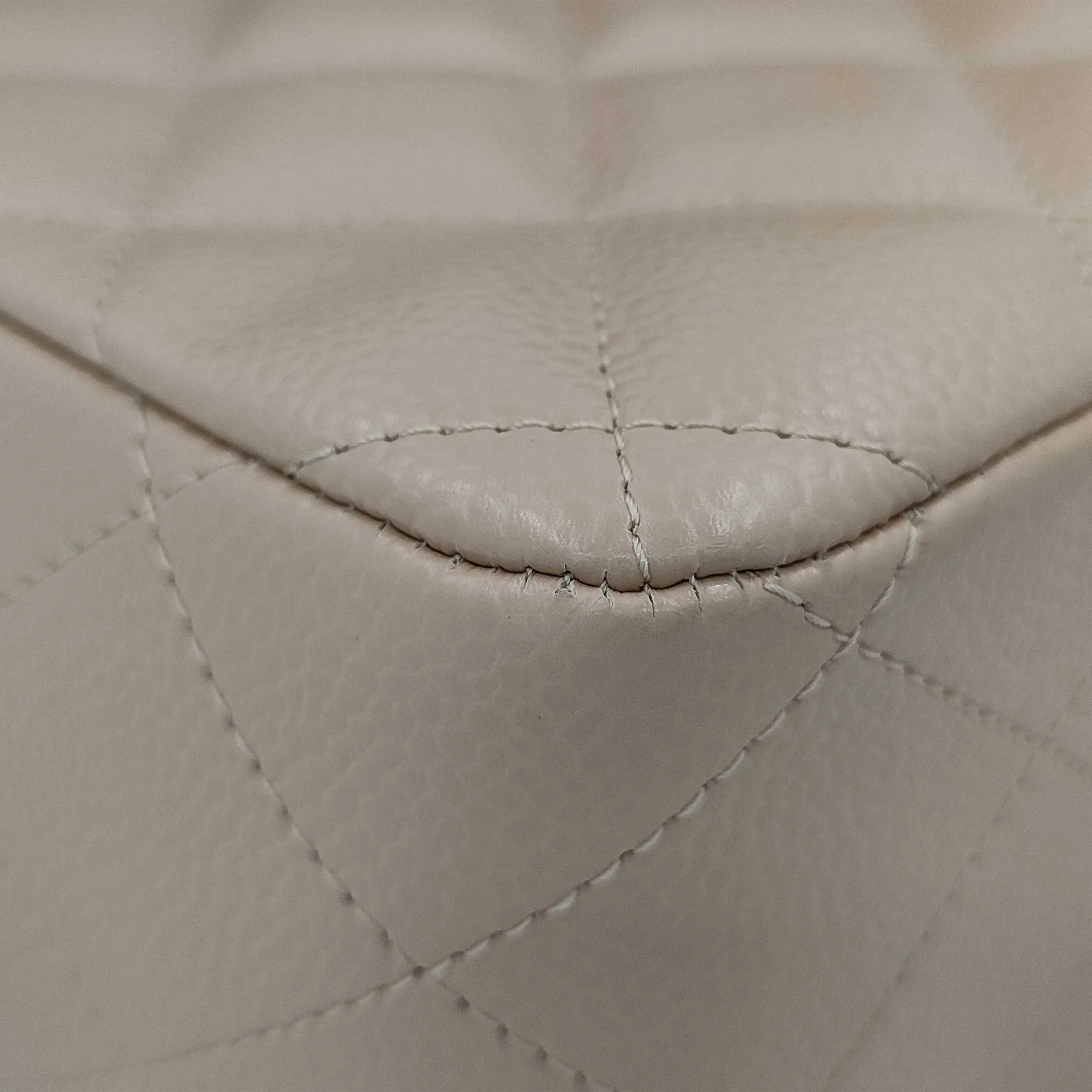 Pre-Owned Chanel Medium Double Flap