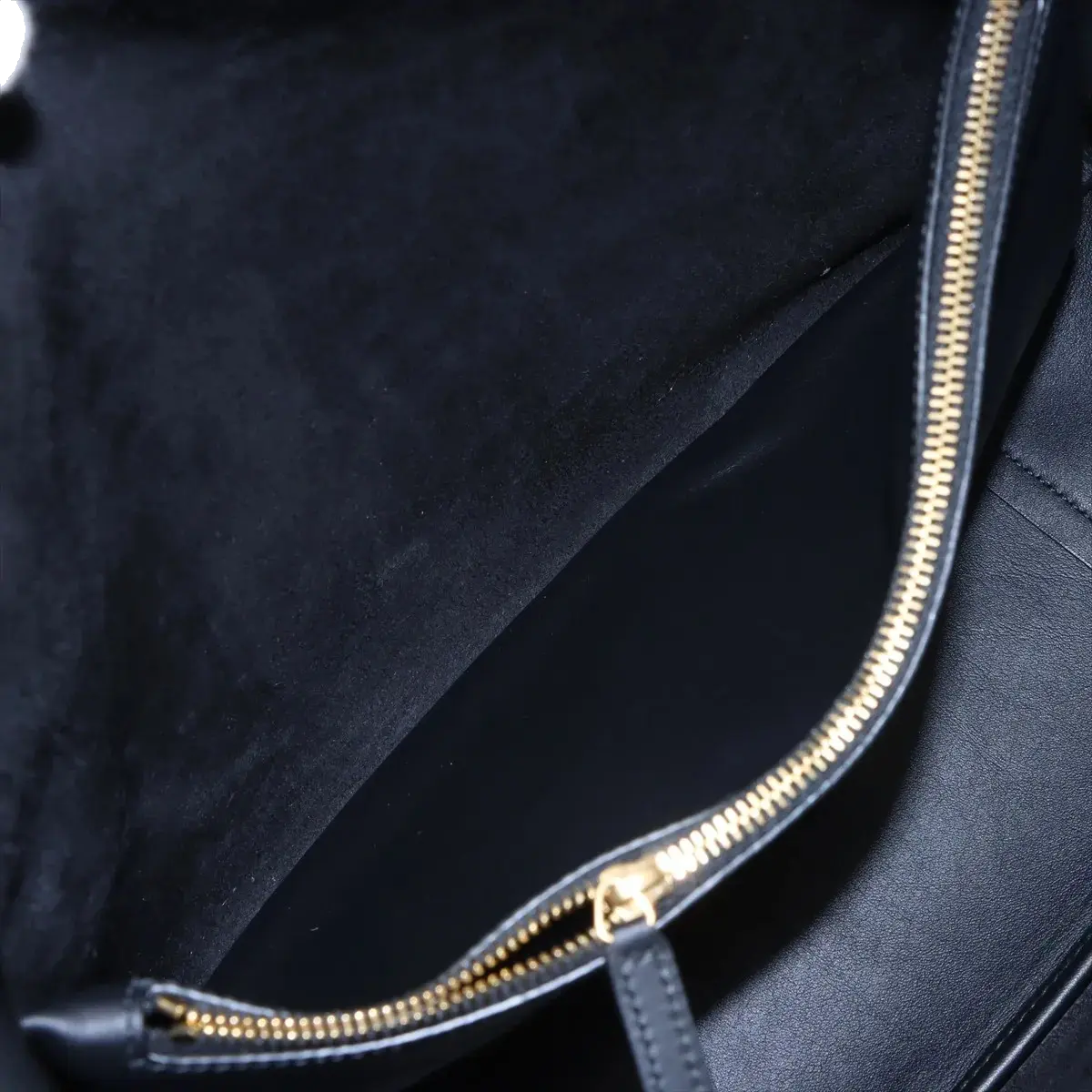 Pre-Loved Le 5 à 7 Supple Hobo Shoulder Bag Leather with Gold Hardware, Black