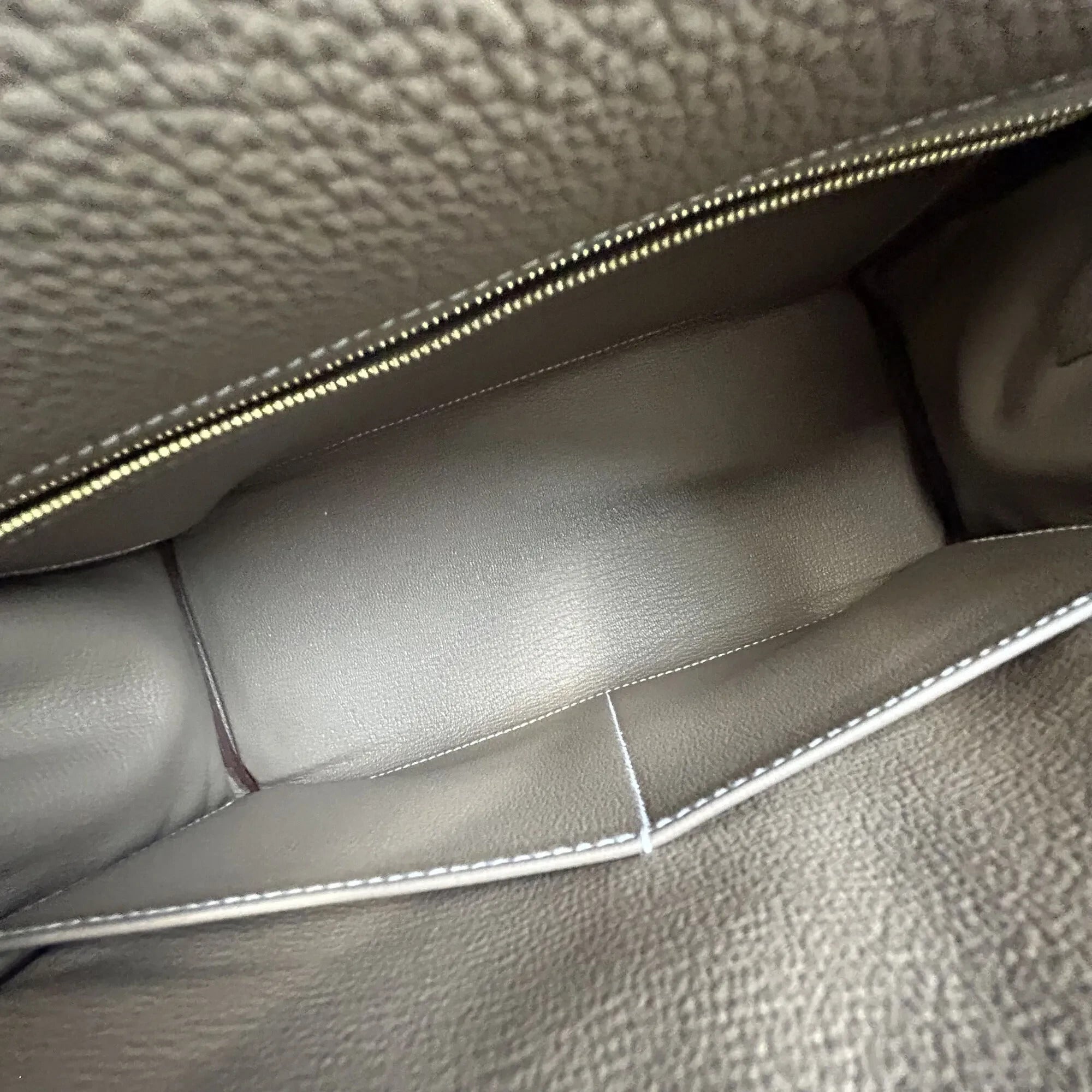 Pre-Loved Kelly Handbag Leather 28 with Gold Hardware, Etoupe