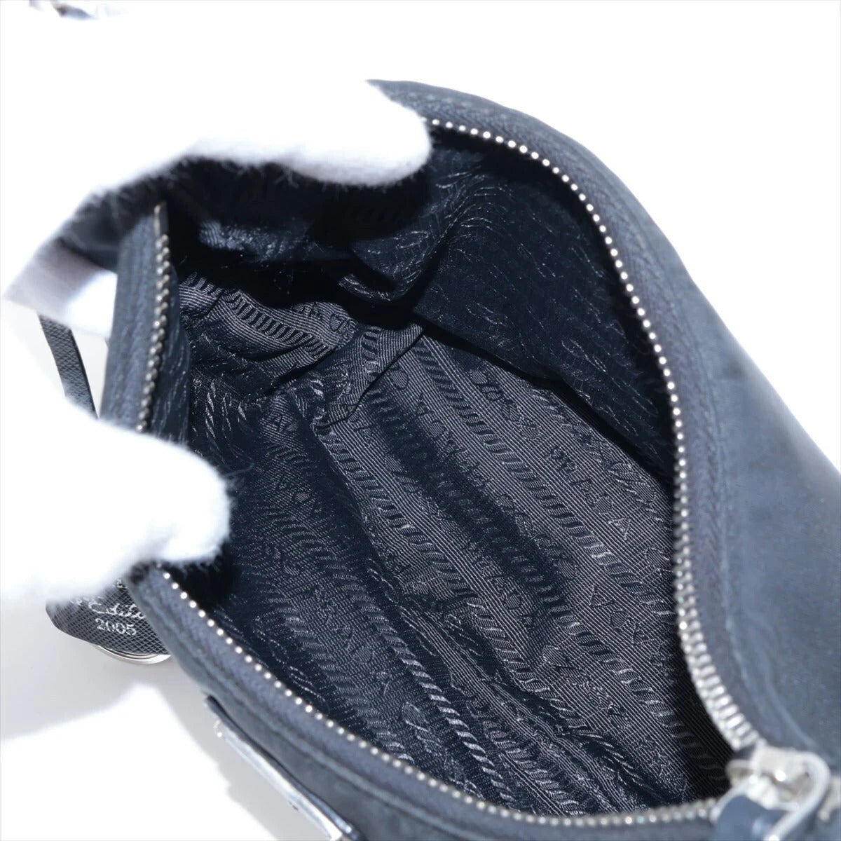 Pre-Loved Re-Edition 2005 Shoulder Bag Re-Nylon with Silver Hardware, Black