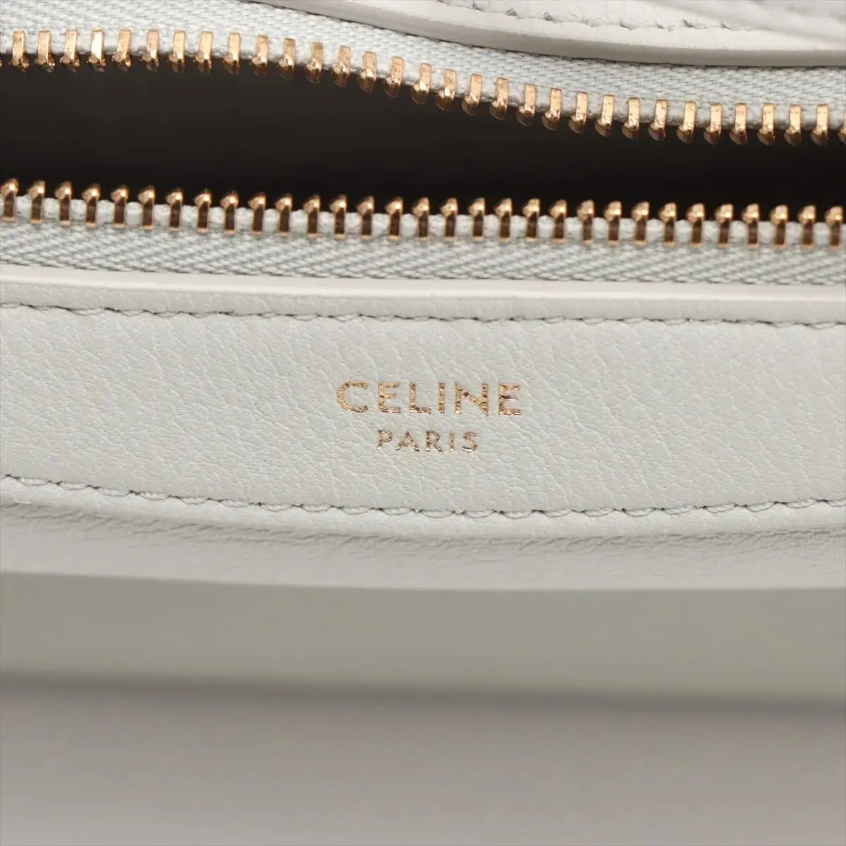 Pre-Loved Romy Shoulder Bag Leather with Gold Hardware, White