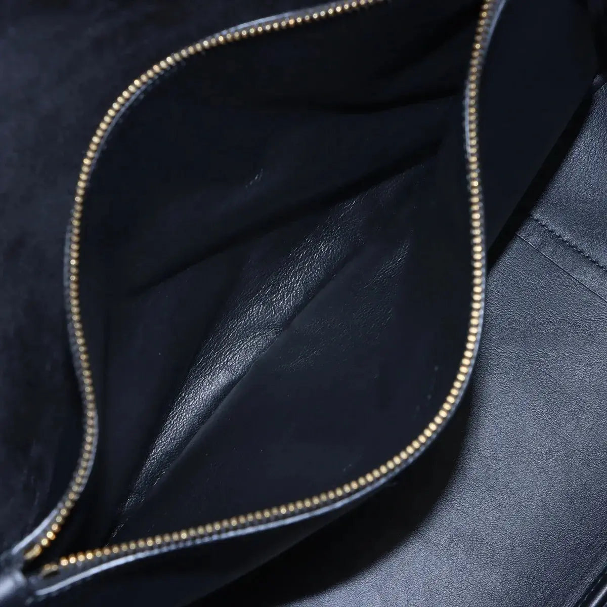 Pre-Loved Le 5 à 7 Supple Hobo Shoulder Bag Leather with Gold Hardware, Black
