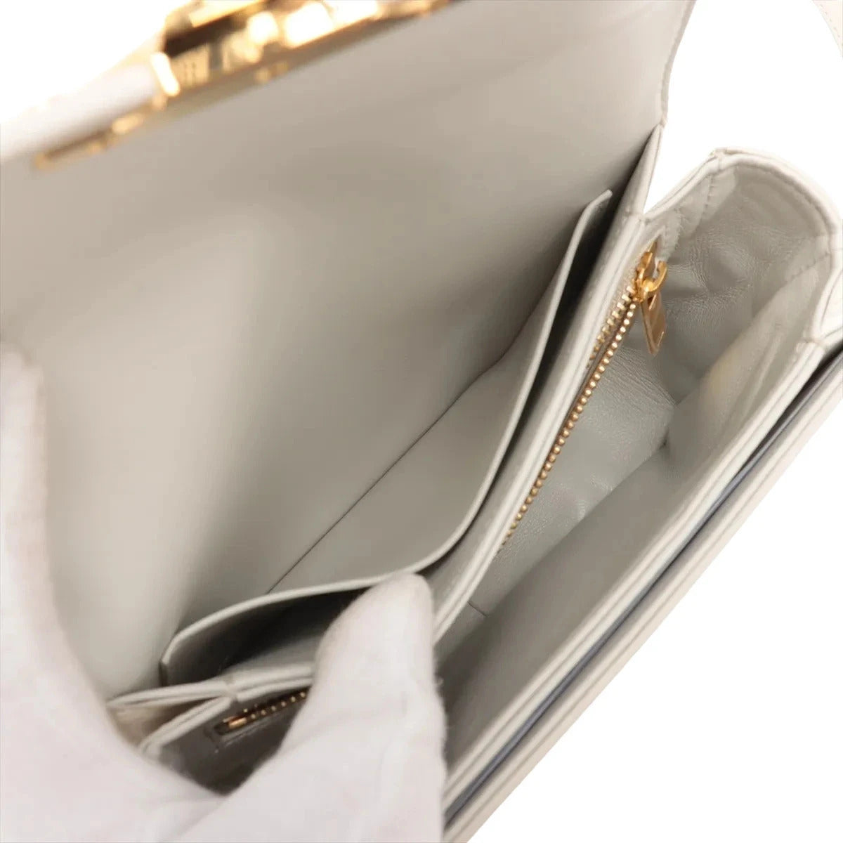 Pre-Loved Triomphe Shoulder Bag Leather Teen with Gold Hardware, White