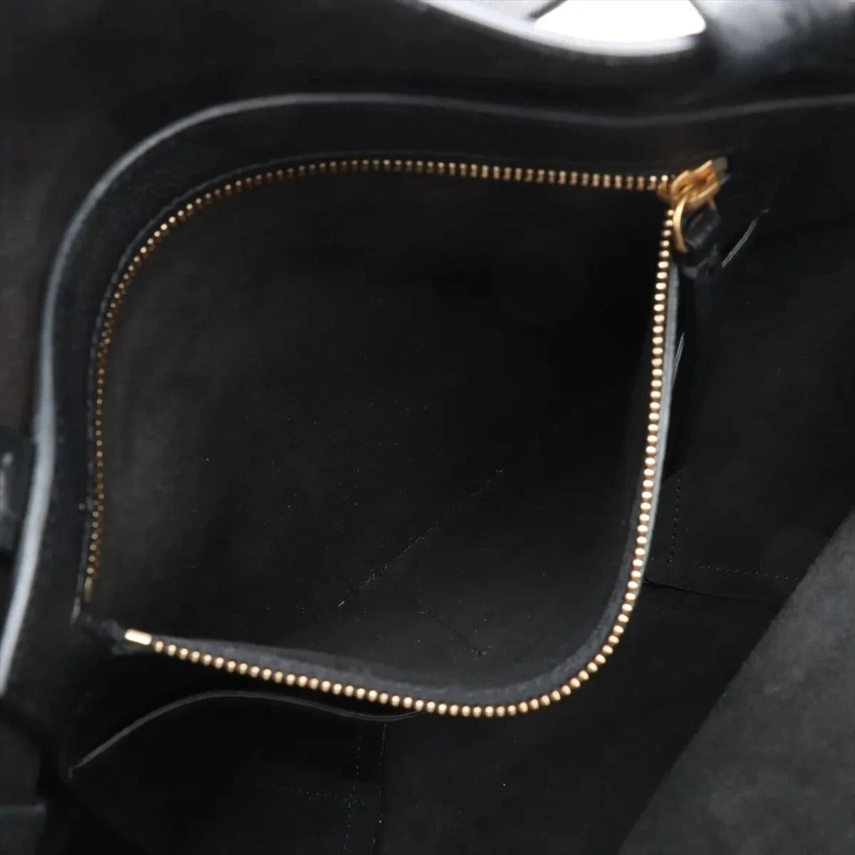 Pre-Loved Cabas Phantom Tote Leather Medium with Gold Hardware, Black