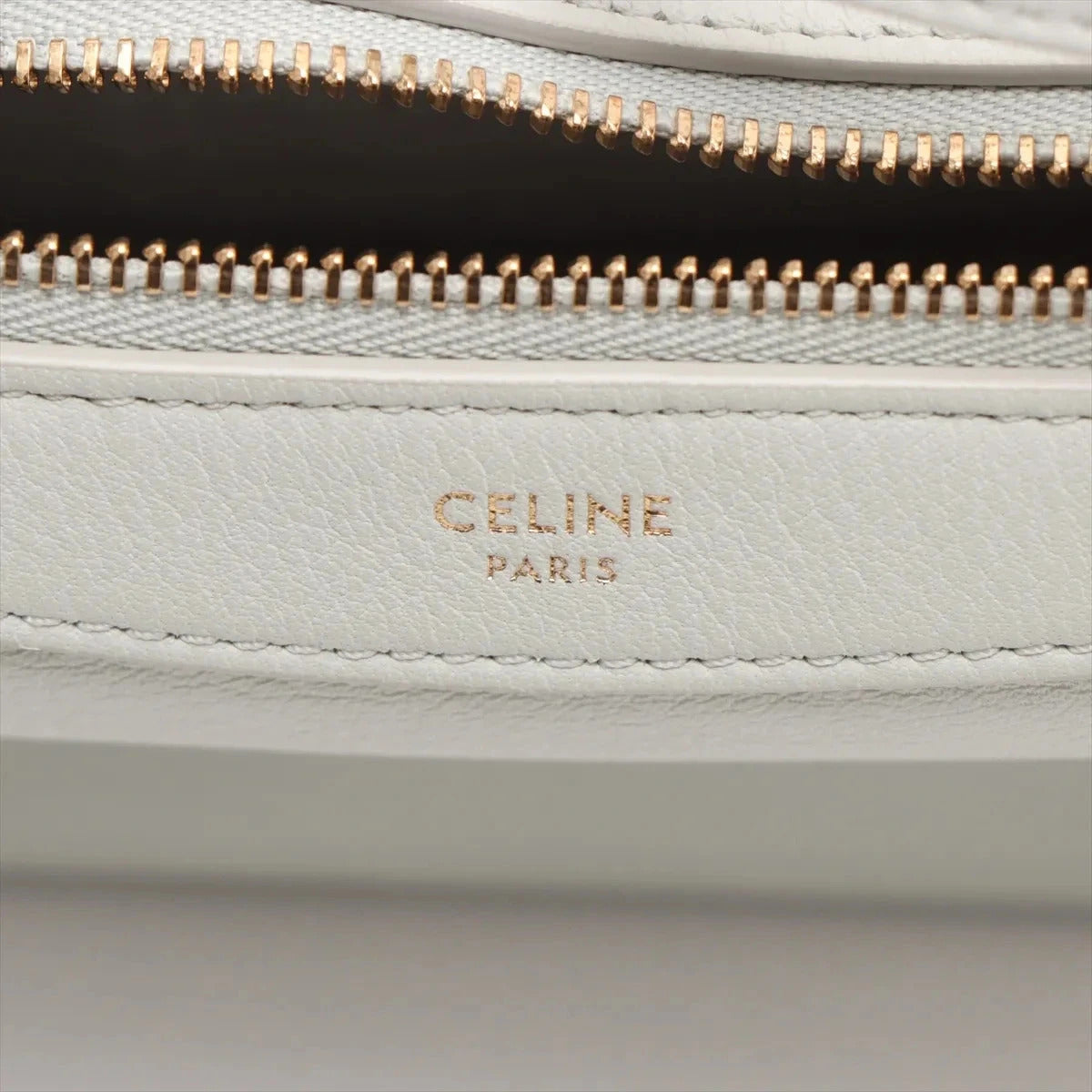 Pre-Loved Romy Shoulder Bag Leather with Gold Hardware, White