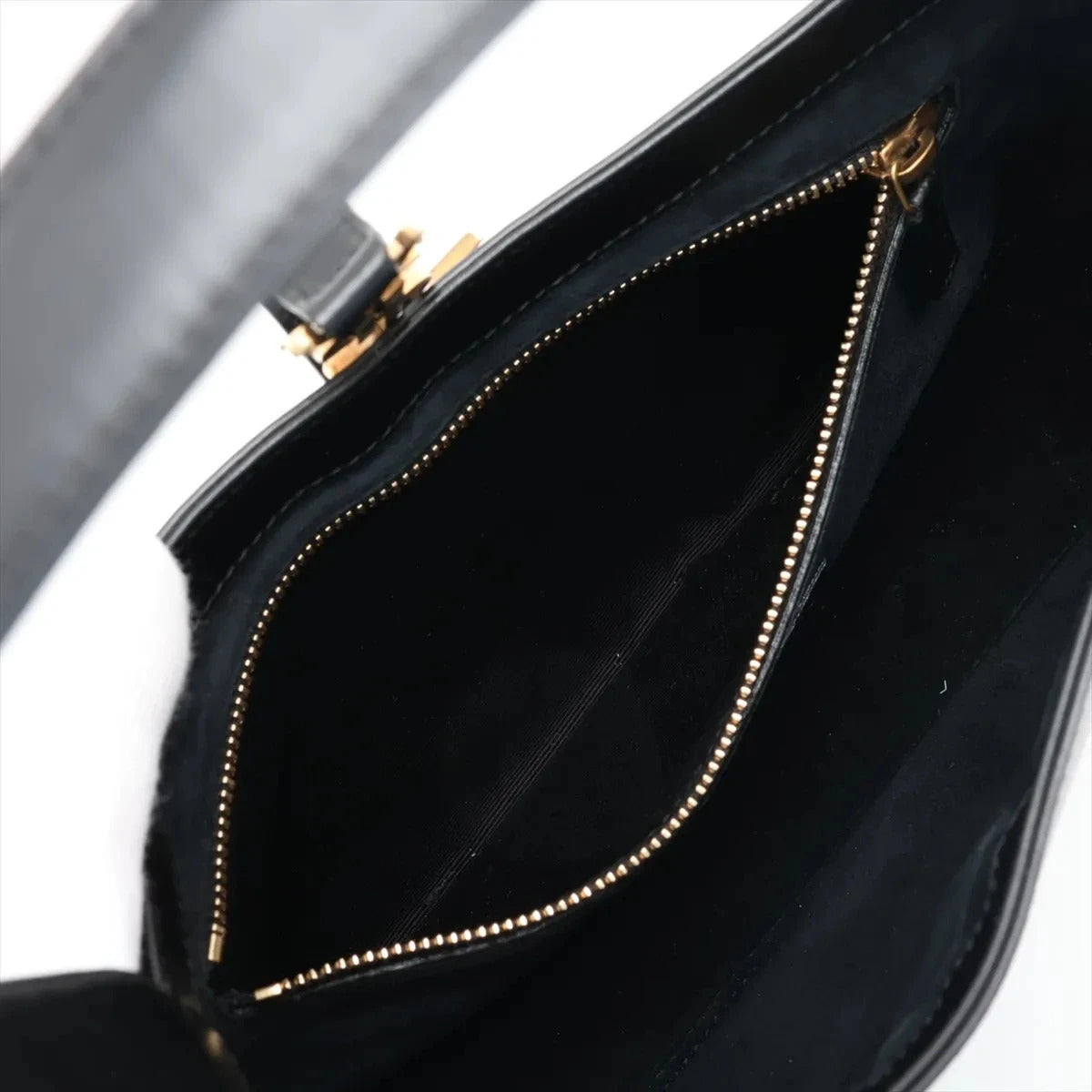 Pre-Loved Le 5 à 7 Shoulder Bag Smooth Leather with Gold Hardware, Black