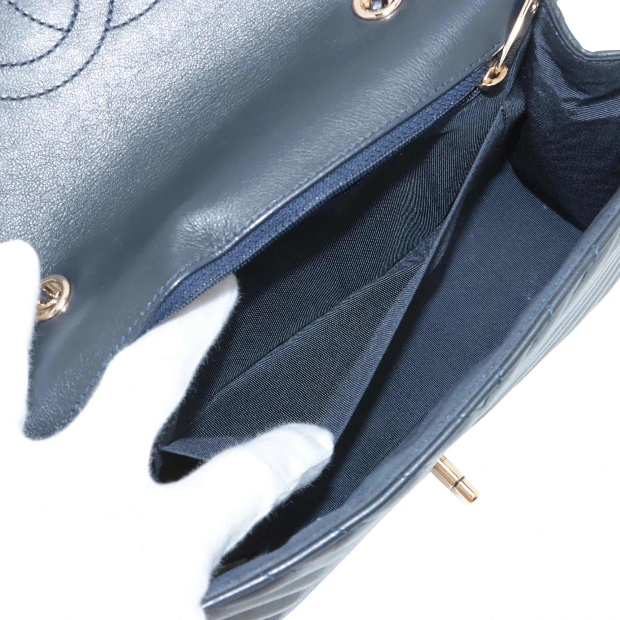 Pre-Loved Chevron Flap Bag Shoulder Bag Chevron Leather Small with Gold Hardware, Navy Blue