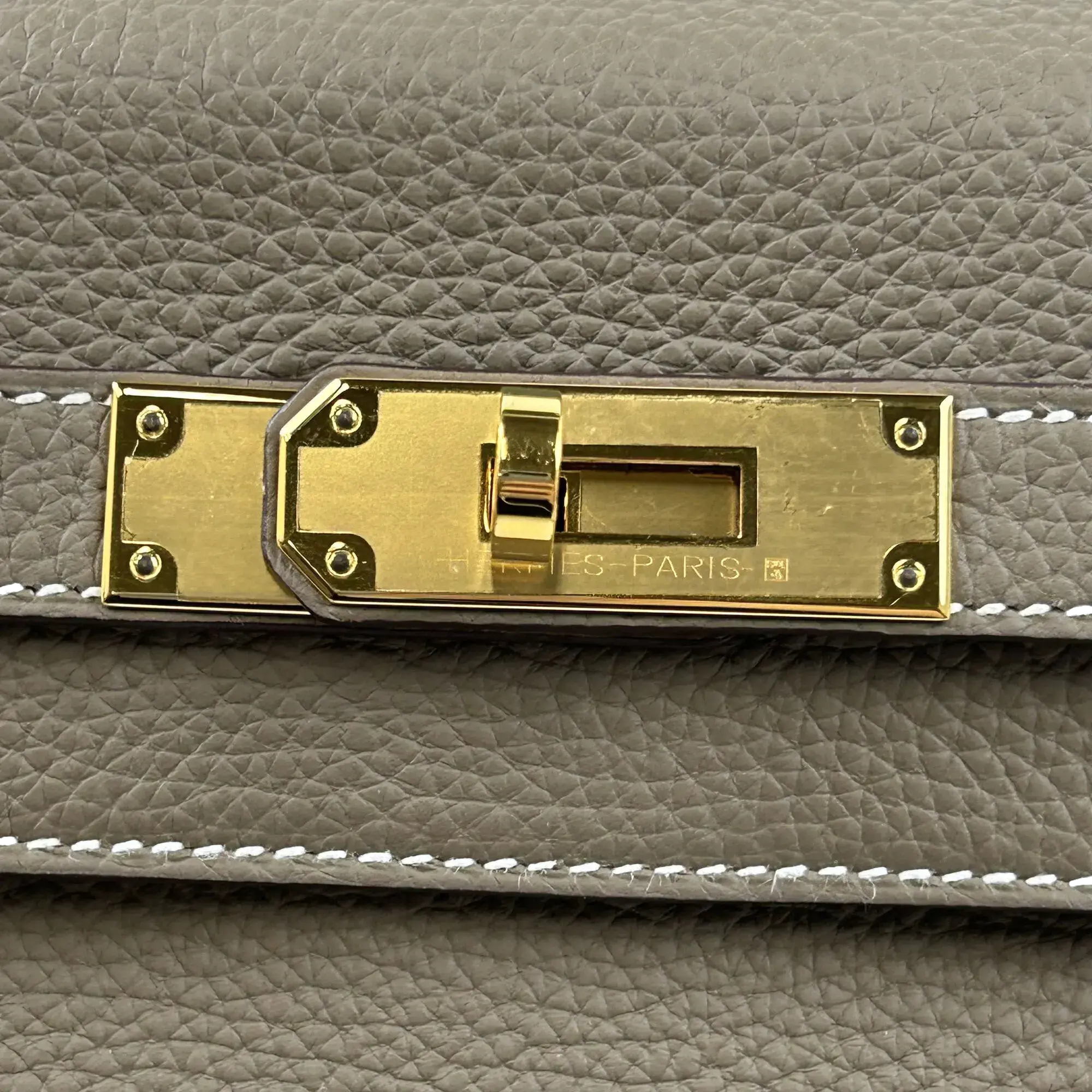 Pre-Loved Kelly Handbag Leather 28 with Gold Hardware, Etoupe