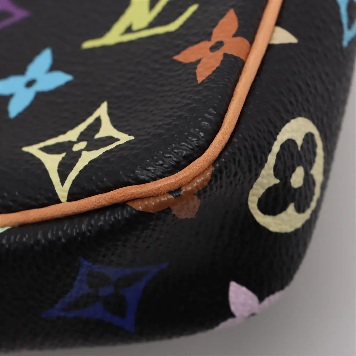 Pre-Owned Louis Vuitton Spring/Summer 2003 Louis Vuitton x Takashi Murakami Multicolor Pochette Accessoires by Marc Jacobs