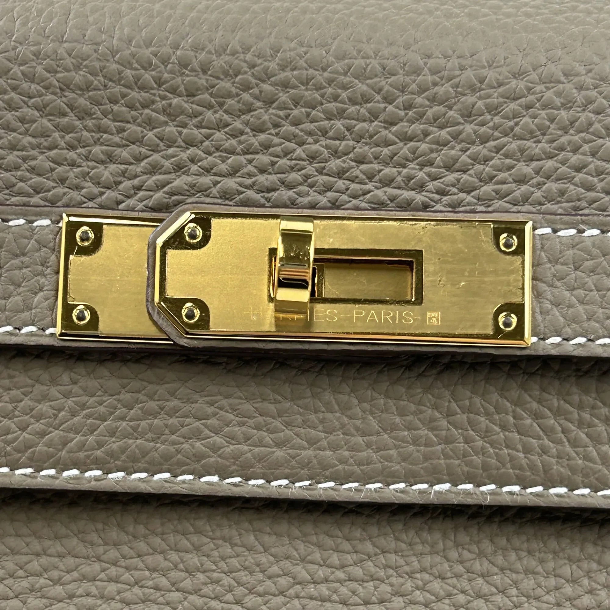 Pre-Loved Kelly Handbag Leather 28 with Gold Hardware, Etoupe