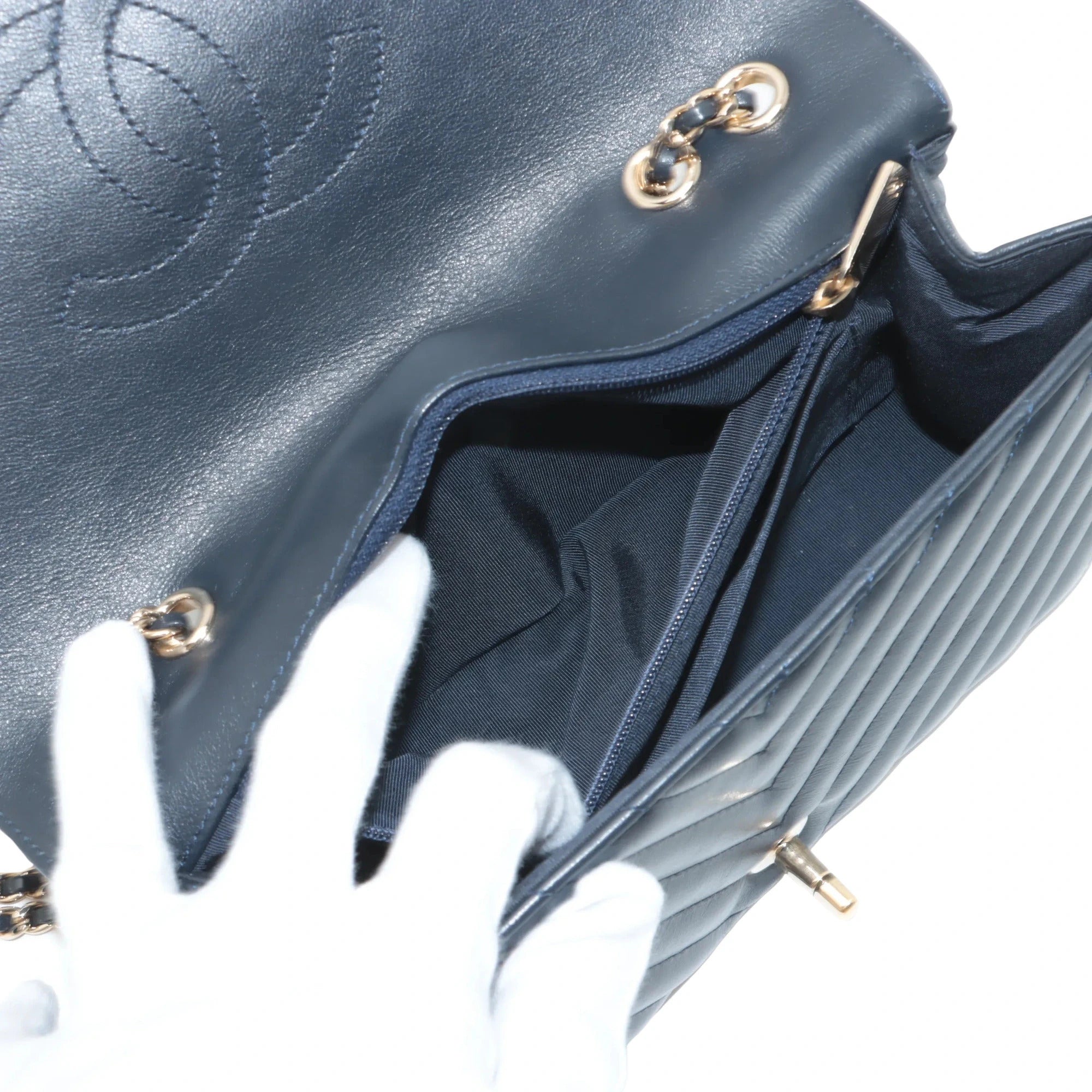 Pre-Loved Chevron Flap Bag Shoulder Bag Chevron Leather Small with Gold Hardware, Navy Blue