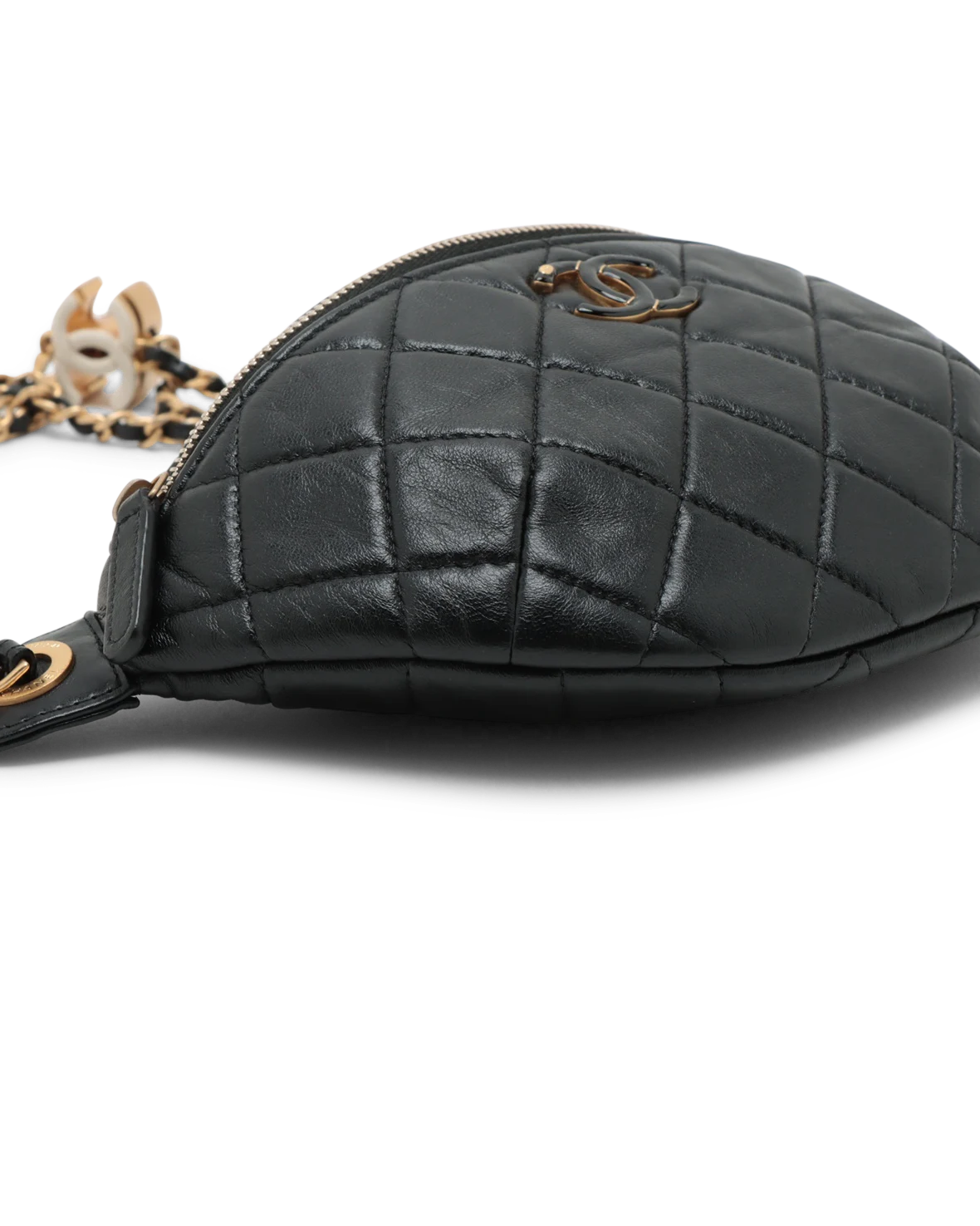 Pre-Owned Chanel Enamel Quilted Waist Bag