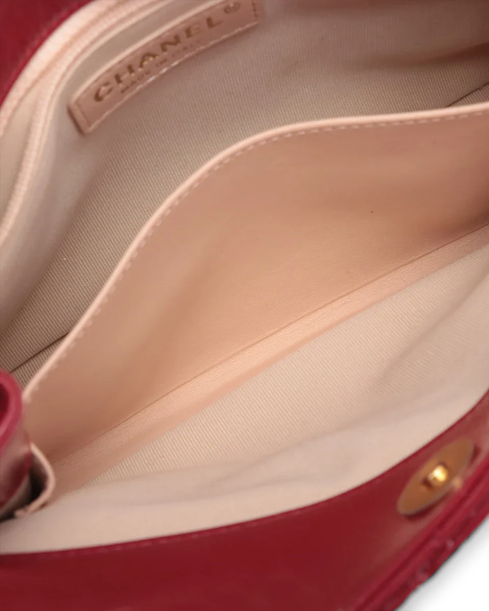 Pre-Owned Chanel Wavy CC Hobo
