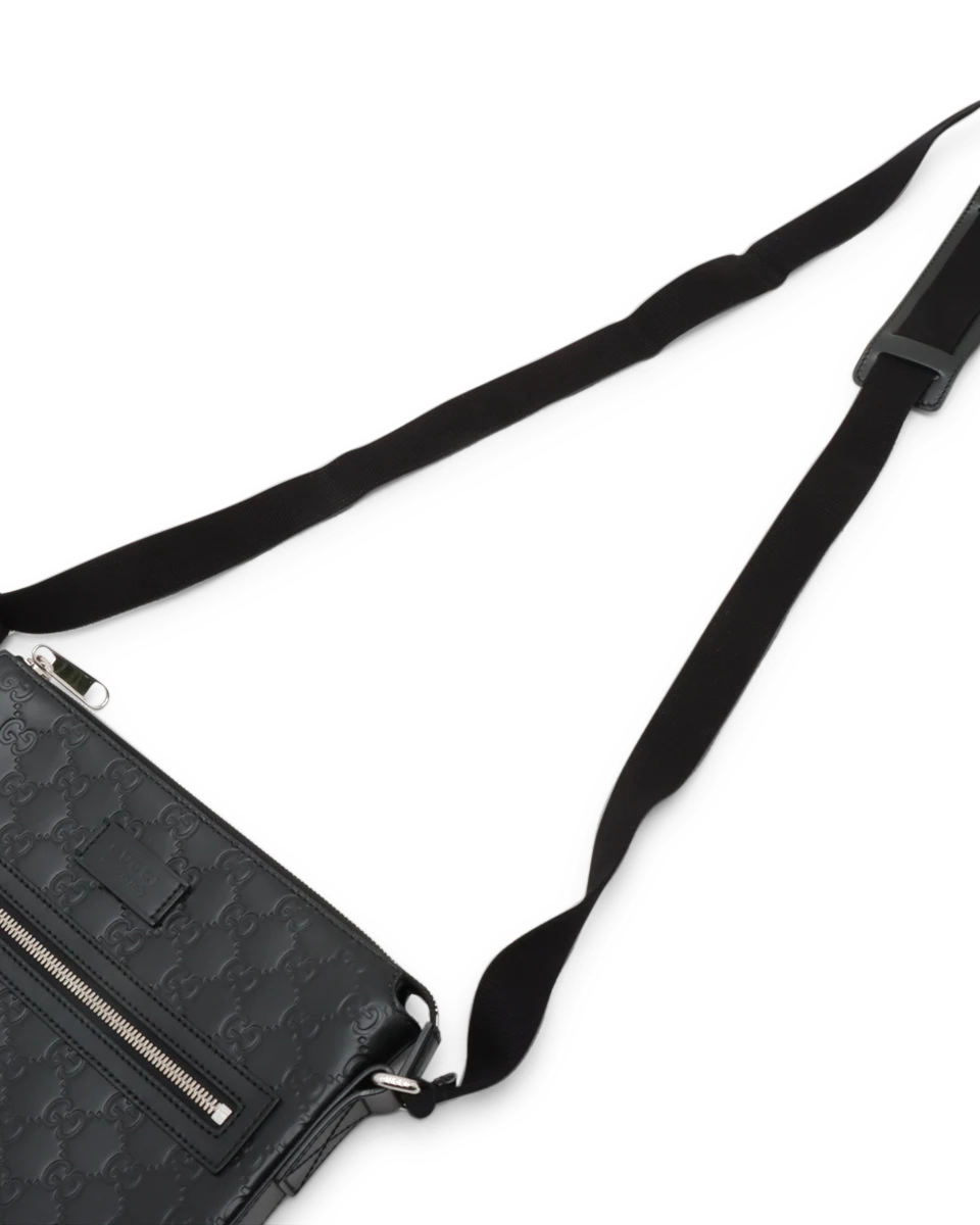 Pre-Owned Gucci GG Signature Messenger