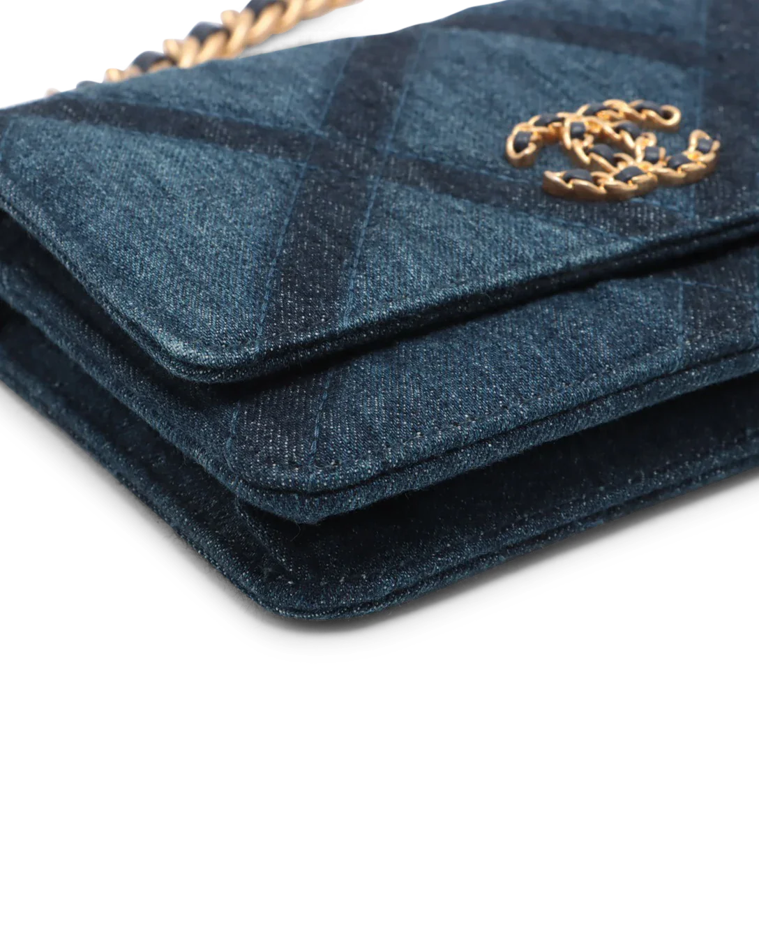 Pre-Owned Chanel 19 Wallet-on-Chain