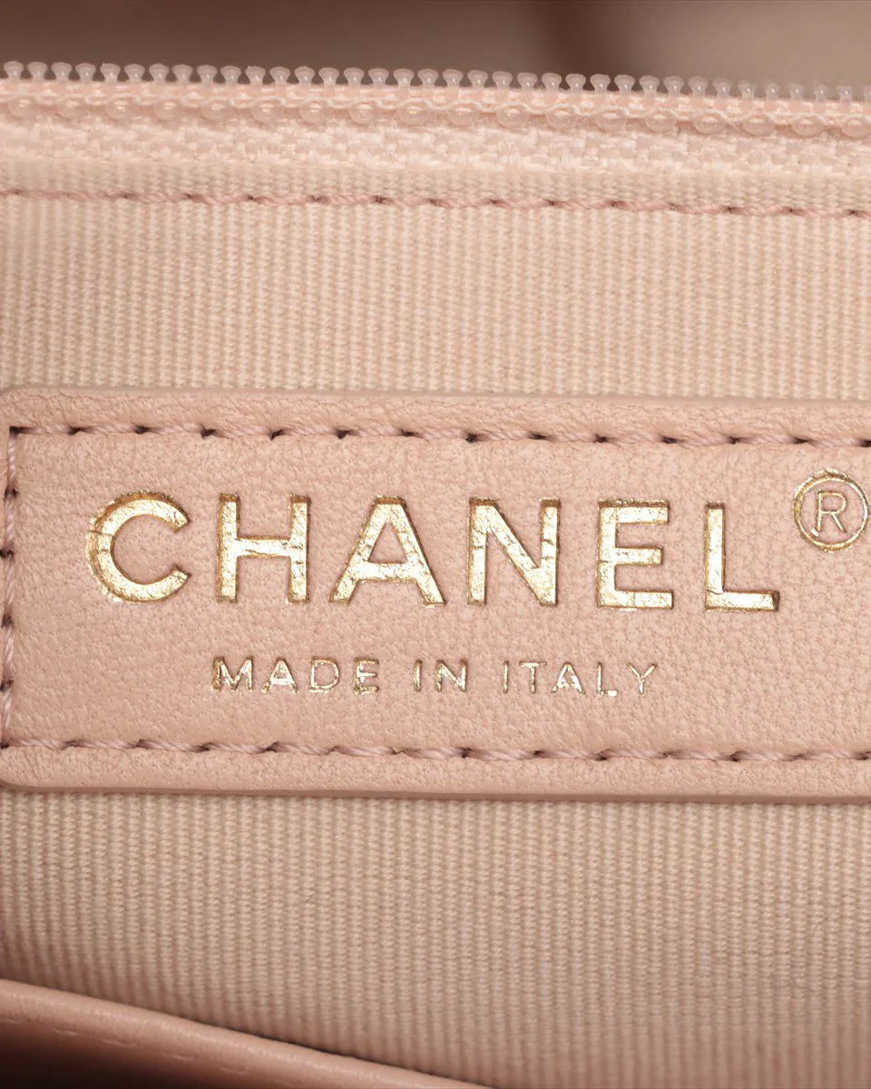 Pre-Owned Chanel Wavy CC Hobo