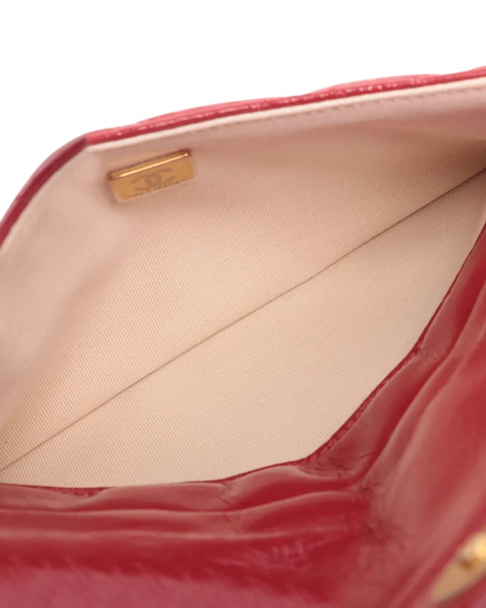Pre-Owned Chanel Wavy CC Hobo