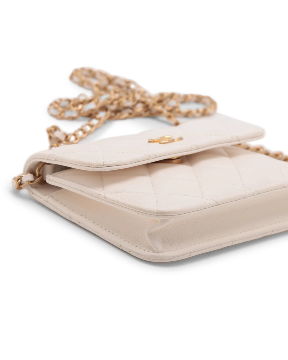 Pre-Owned Chanel Quilted Pearl Crush Clutch With Chain