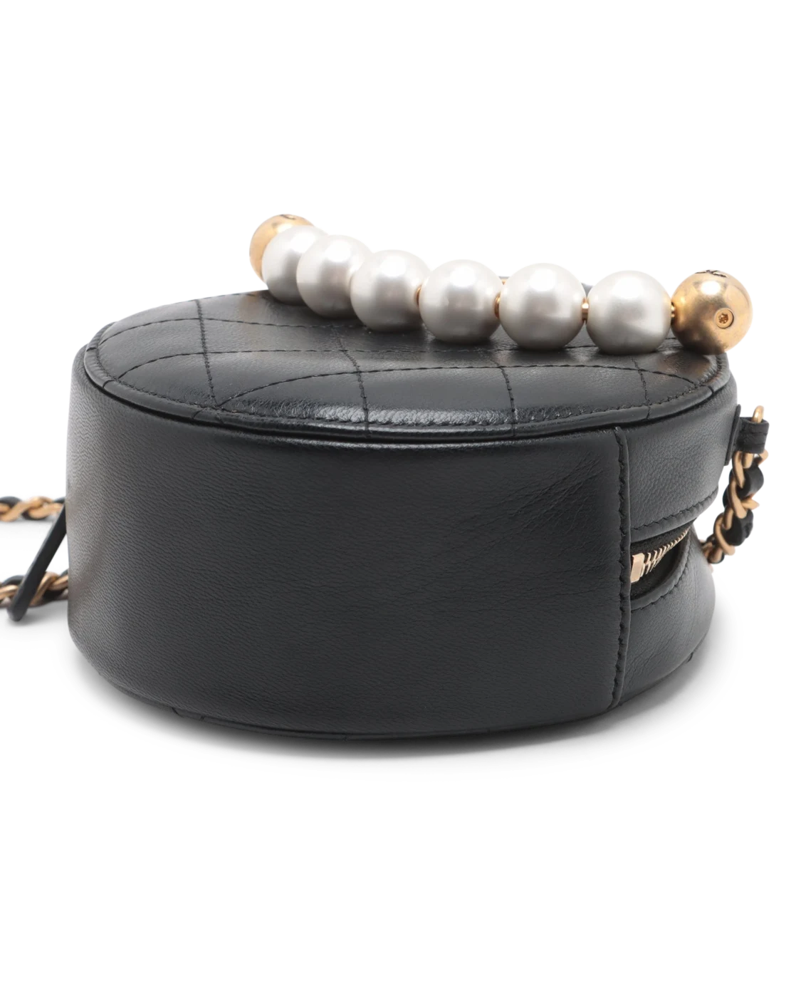 Pre-Owned Chanel Quilted Chic Pearls Chain Round Clutch With Chain