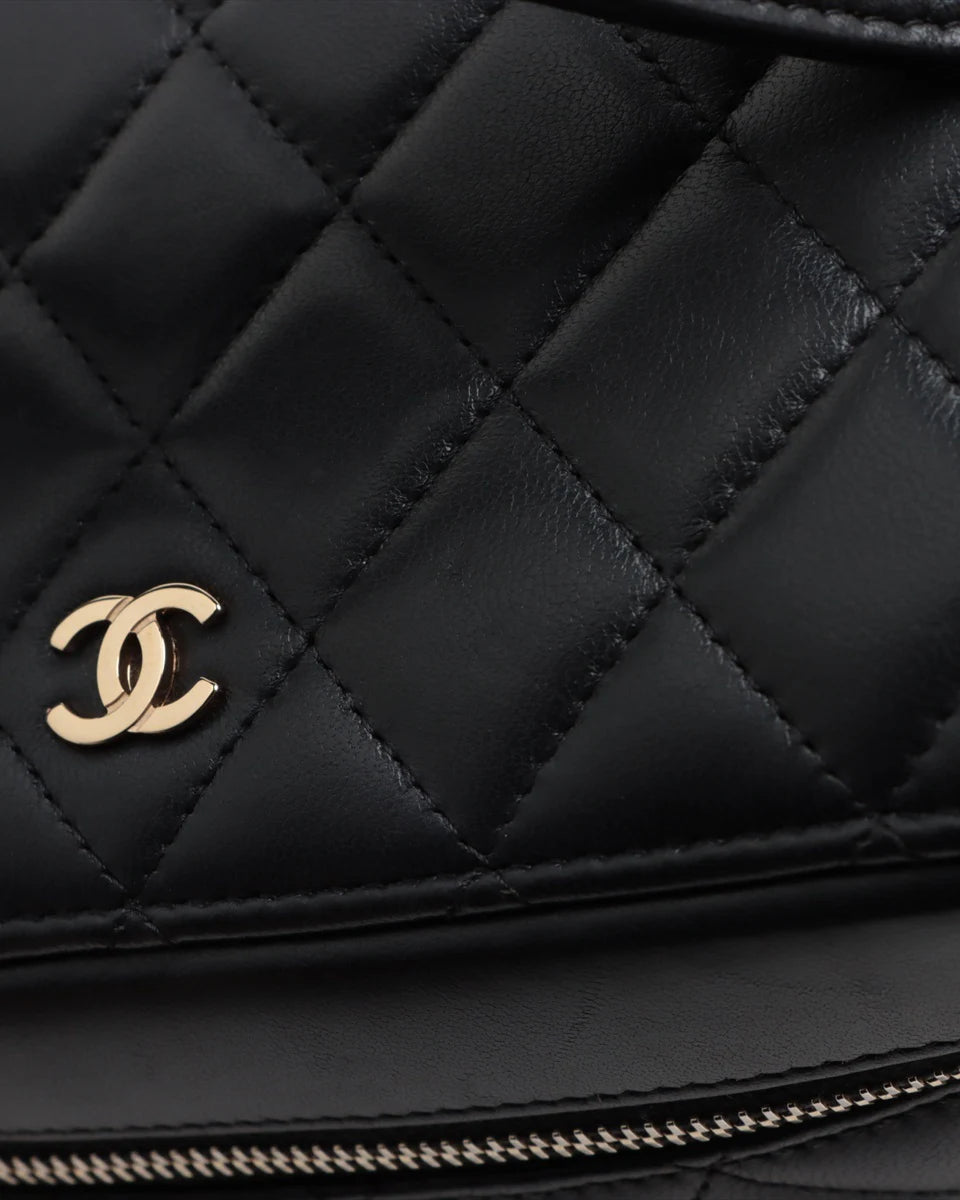 Pre-Owned Chanel Quilted Vanity Case