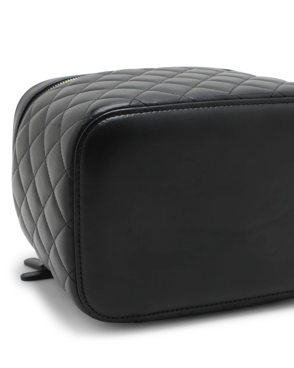 Pre-Owned Chanel Quilted Vanity Case