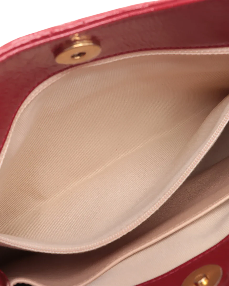 Pre-Owned Chanel Wavy CC Hobo
