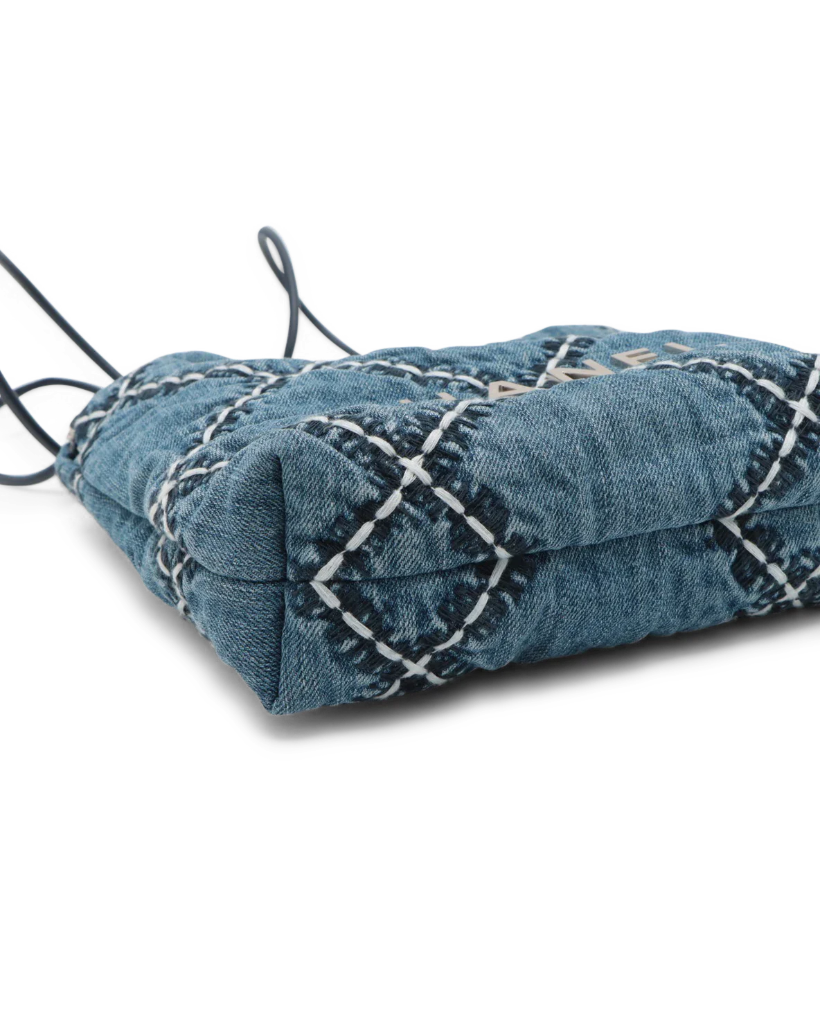 Pre-Owned Chanel Mini Denim 22 Hobo