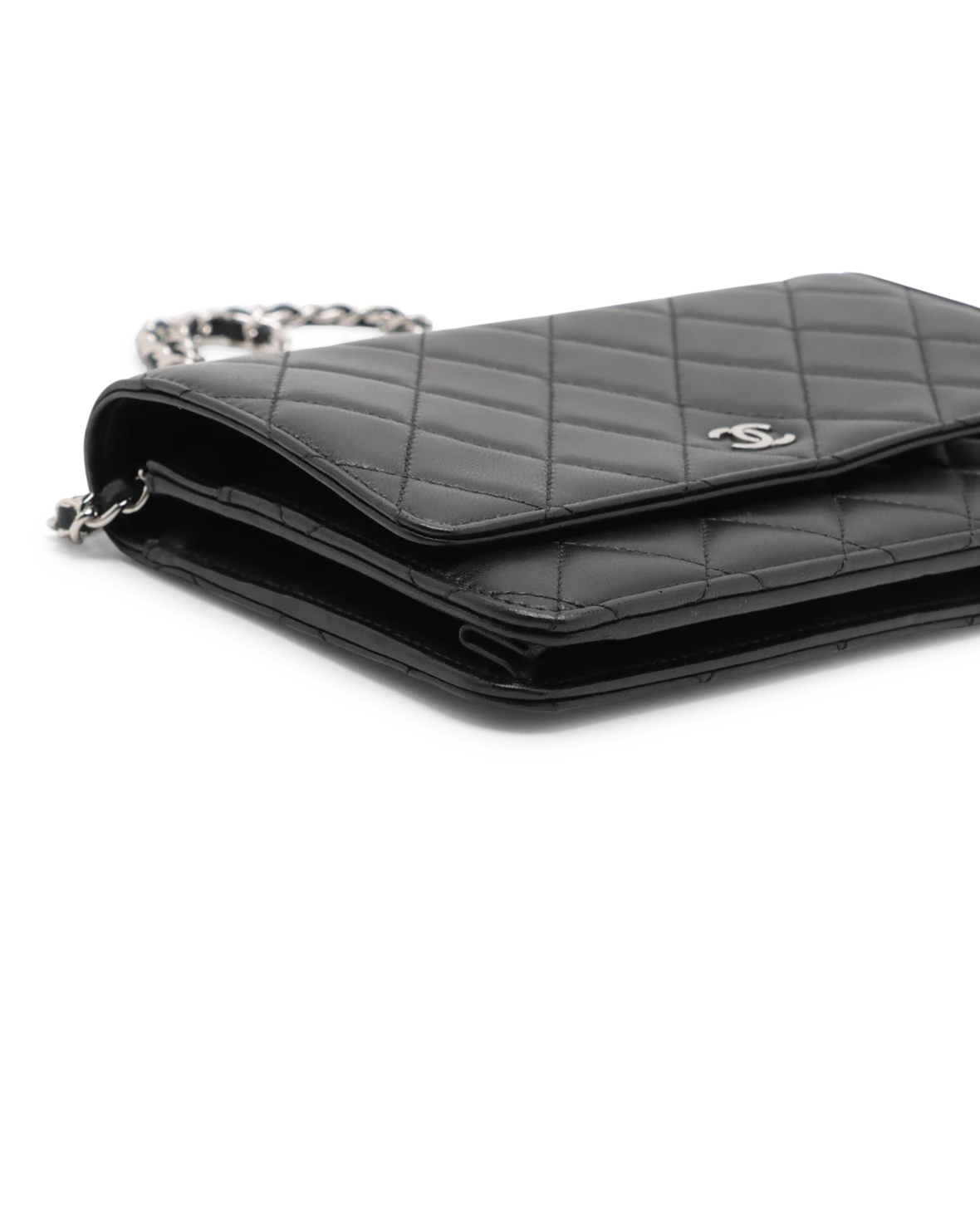 Pre-Owned Chanel Classic Wallet-on-Chain