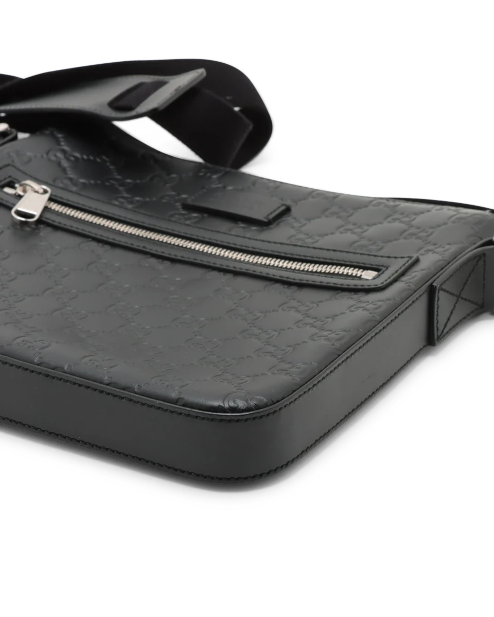 Pre-Owned Gucci GG Signature Messenger
