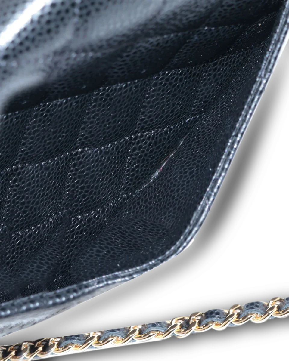 Pre-Owned Chanel Classic Wallet-on-Chain