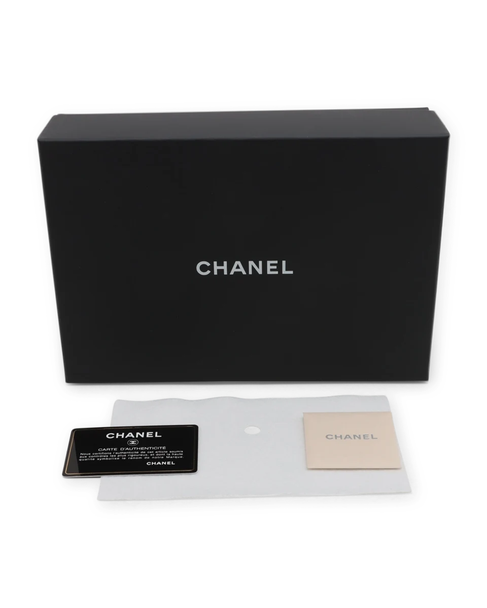 Pre-Owned Chanel Classic Wallet-on-Chain