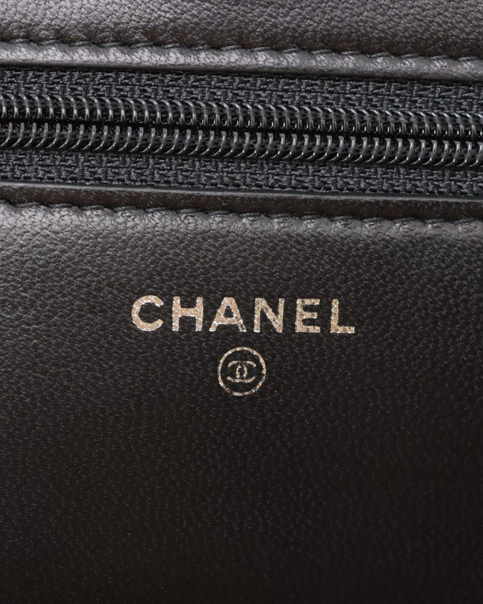 Pre-Owned Chanel Classic Wallet-on-Chain