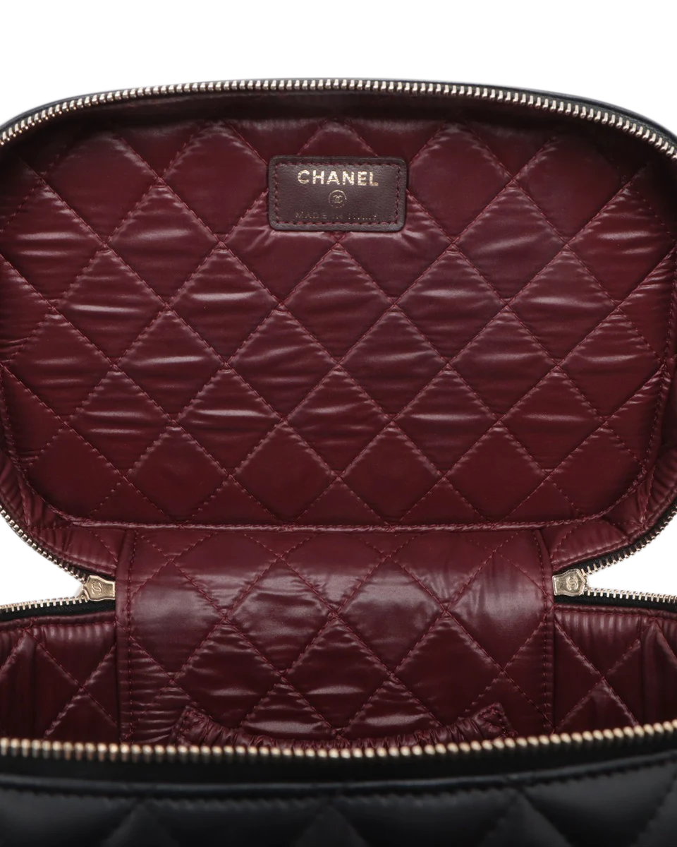 Pre-Owned Chanel Quilted Vanity Case