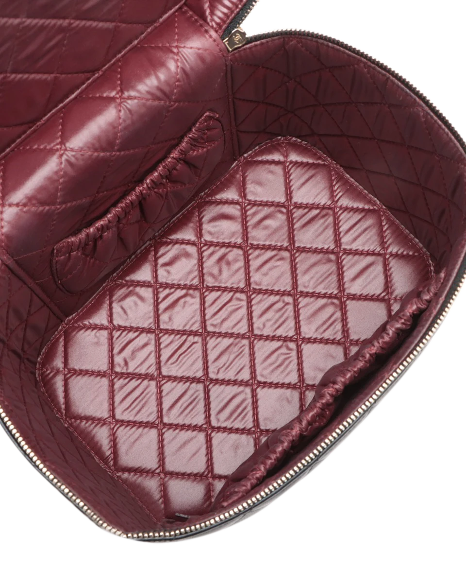 Pre-Owned Chanel Quilted Vanity Case
