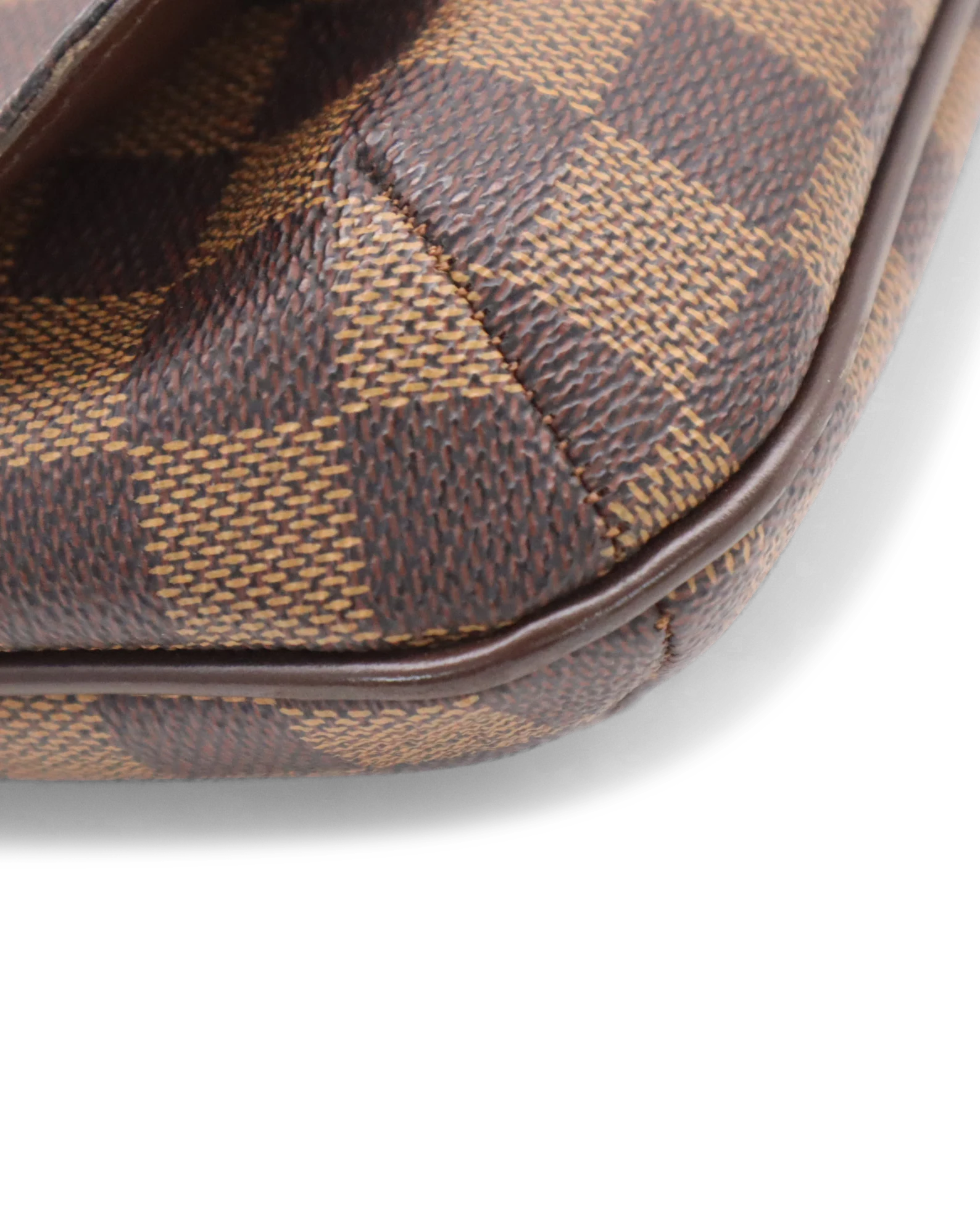 Pre-Owned Louis Vuitton Musette Tango Short