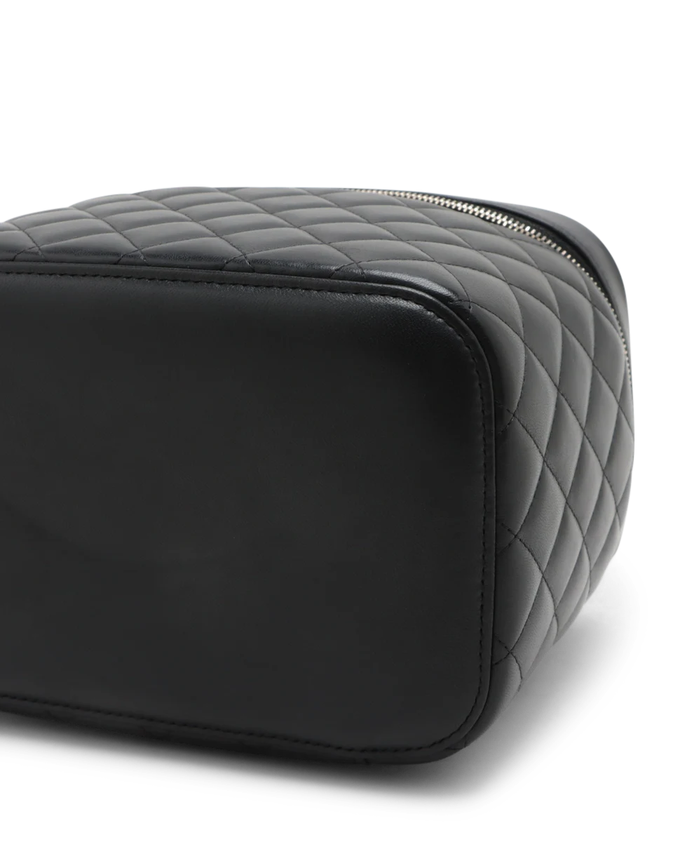 Pre-Owned Chanel Quilted Vanity Case